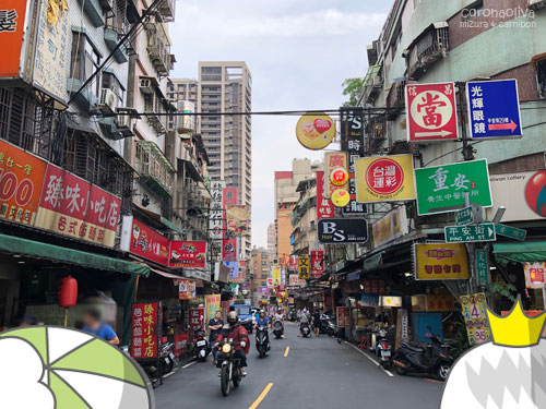 屋台群のお写真はないが地域の雰囲気はこんな感じ