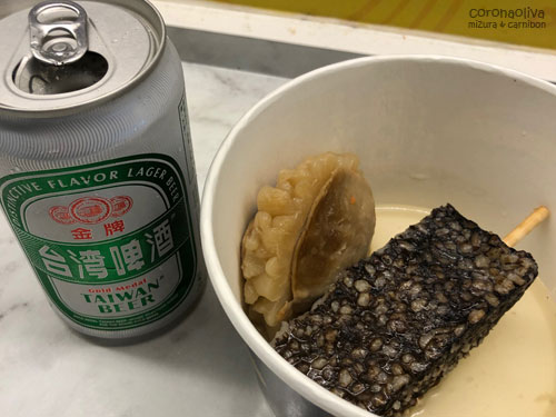 空港野宿の前に便利商店グルメなんぞを