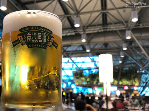 こっち側は早朝からフードコートも賑わってますぞい