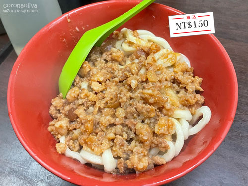 迷路のような市場内にあるのも雰囲気がある