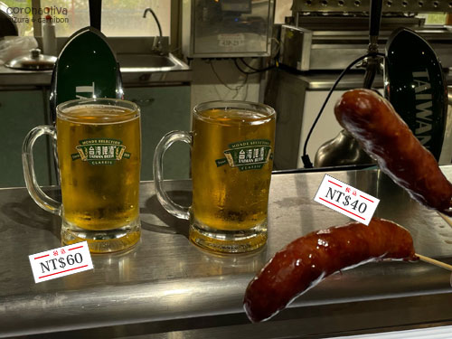 食べ物は甘いソーセジしかなかった。昼メシ代わりに2本喰らう