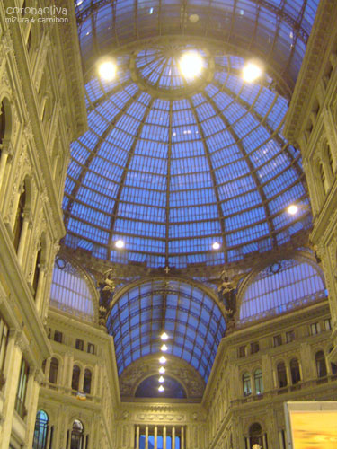 ミラノよりは有名ではないがこちらも壮麗ですぞ