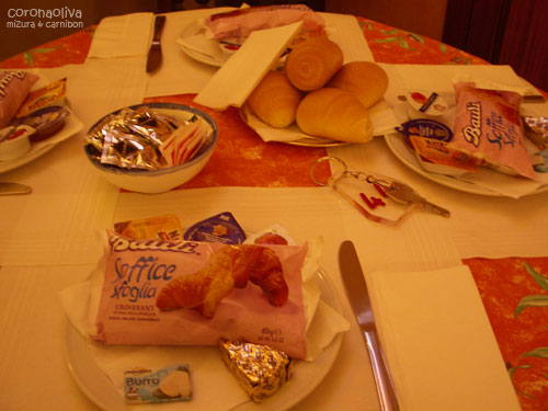 若干手を抜いた朝食でも雰囲気がいいと美味しく感じますぅ