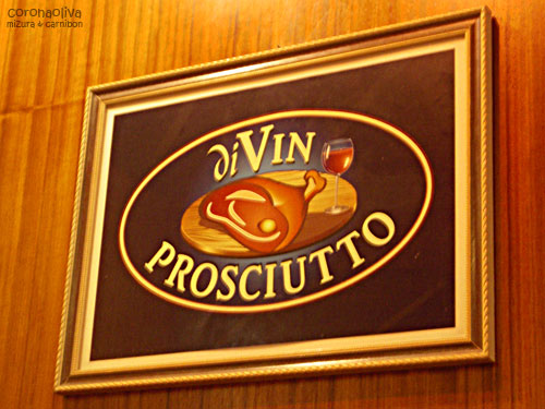 このバールの看板らしゅうございます