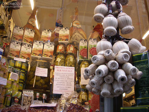 心なしか食品たちにも見られている