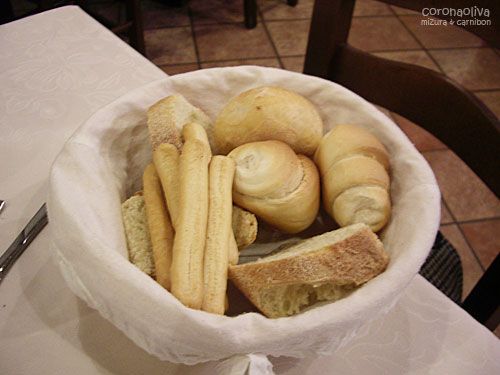 まずは命のパーネでも喰っててくださいましぃ