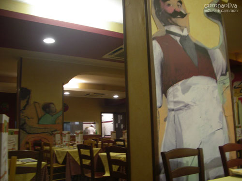 史上稀にみる客の少なさ。壁のおっちゃんも空回り