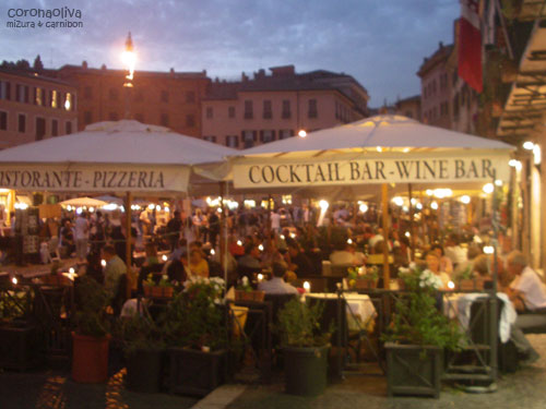 お食事処は大賑わいですねぇ