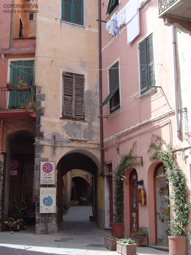 かわいらしいピンクのお家ですなぁ