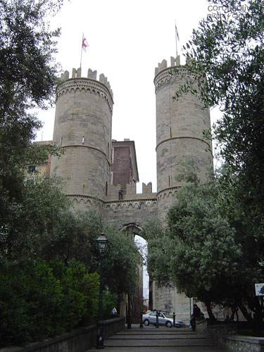 12世紀市街を囲っていたソプラノ門ですと