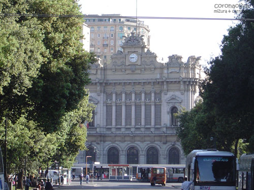 ブリニョーレ駅前とバス乗り場だす