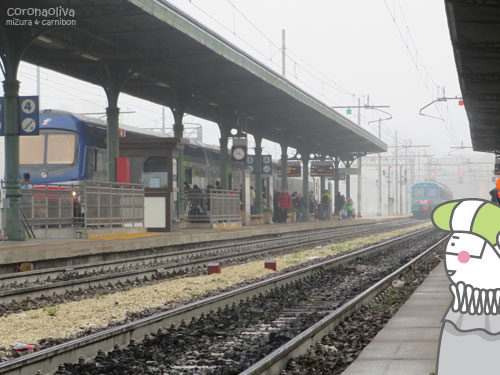 さあさ、列車が来ましたぞぉ
