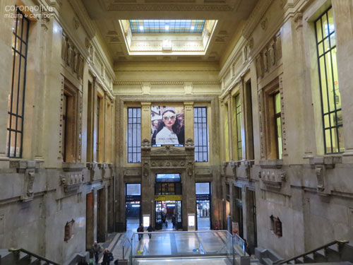 やはりどの都市の駅よりも荘厳なミラノ中央駅