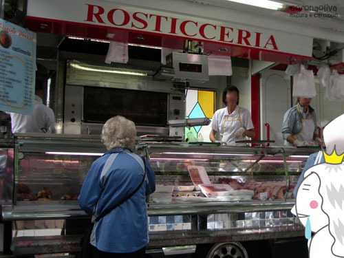 大型車のRosticceria（焼いたモンやら総菜やら売ってる店）も！