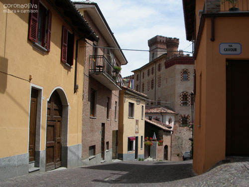 人っ子ひとり歩いていない村を寂しくカッポ