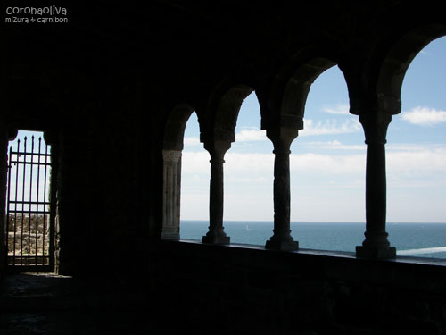 岬突端のChiesa di San Pietro。なんか知らんが絵になる