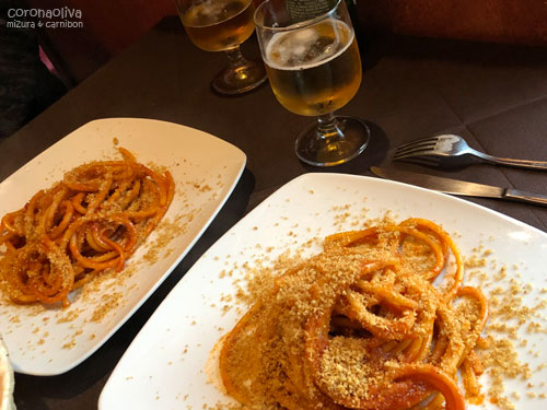 プリモのAnelletti al forno。上にかかったパン粉で腹が膨れる