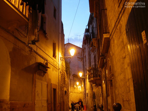 夜はなんとも不思議な異空間に見える旧市街