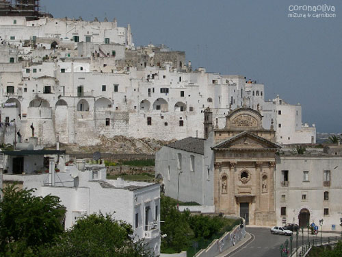 街が高台なため、ボールが一度転げ落ちたら全速力で追っかけること必至