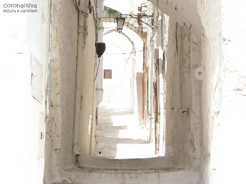 目がやられる白さ