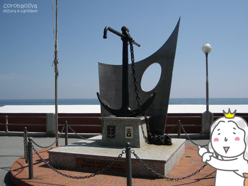 海らしいモニュメントもございますよカーニボン～