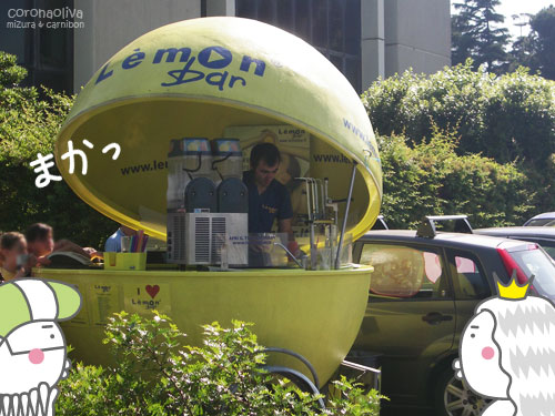 駅前でリモーネ屋台発見！車輪があるので車に連結できる？！