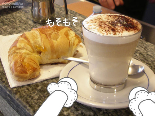 コルネットは結構な大きさ。朝から甘いモノでエナジー補給でございます！