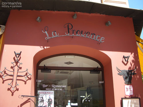 街のそこかしこにアイアンワークがステキな南欧風建物が