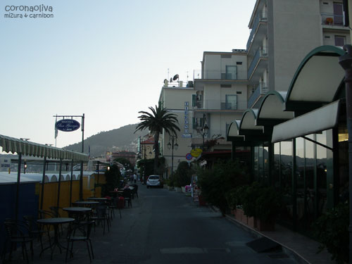 夕暮れに海岸沿いの遊歩道をカッポしましょう〜