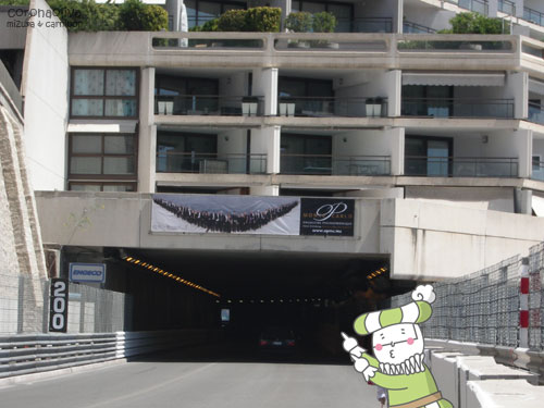 トンネル前にて浮かれポンチの我が家臣