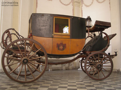 馬車もなぜか展示してありましたよ～って、ミヅーラさま乗ってはいけません（焦）！