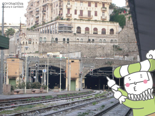 プリンチペ駅手前のトンネルは断崖感が凄い