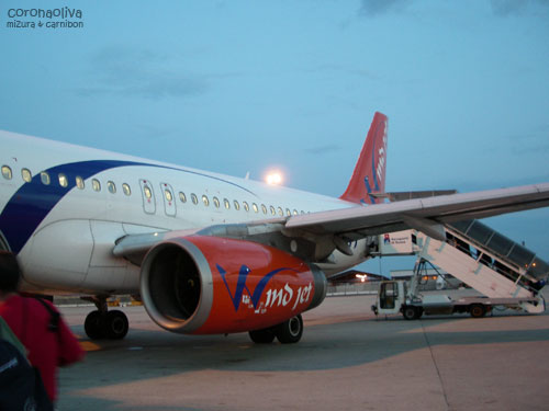 夜9時前でなお明るいローマの空をバックにWIND JET