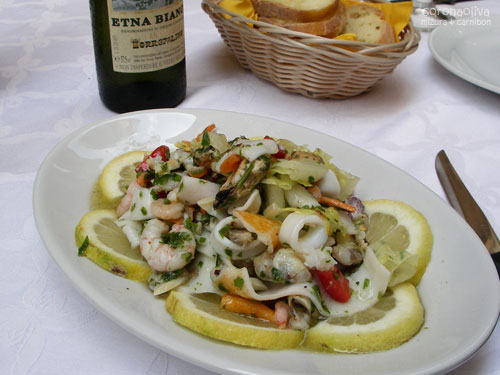 サンサンの太陽にヴィーノ・ビアンコと海鮮モノ