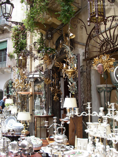 お土産モノやさんもギラギラしていますねぇ