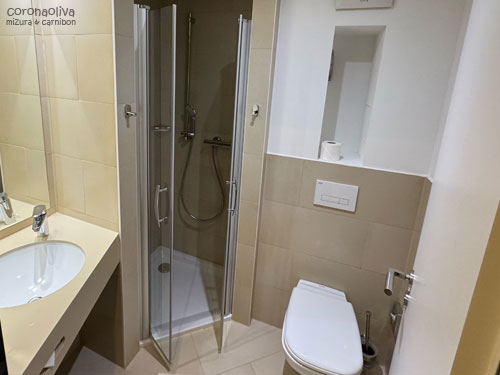 シャワーブースも立派な仕切り