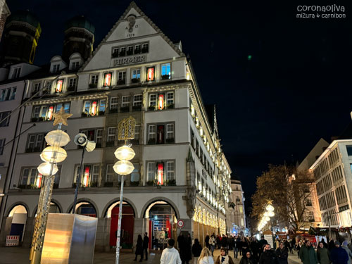 賑わってるが日曜なので店は休み