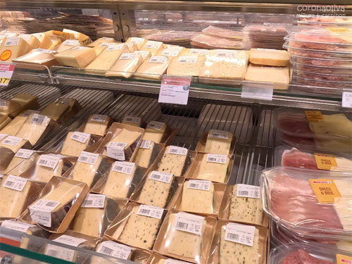 ちょいちょい値引きが見られるフォルマッジョコーナーやら