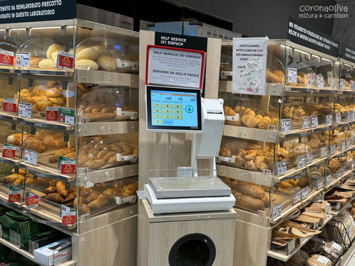 セルフ商品シール貼りタイプと、レジ係目視タイプもある