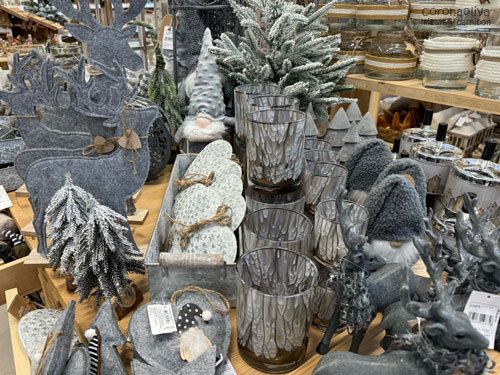 色ごとに陳列されてコーディネートしやすい