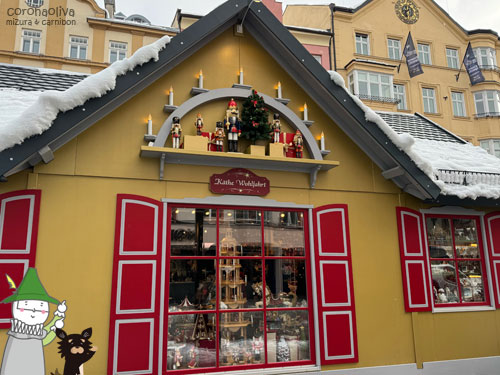 ナターレグッズ屋さんに客が群がってましたぜ