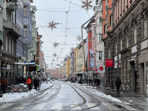 駅へ向かいついでに街並み探訪といこう。