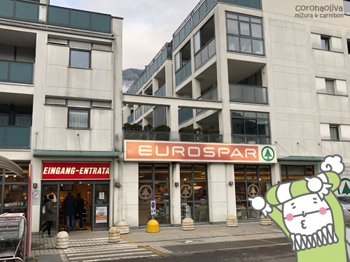 お宿から徒歩3分の中型店舗はありがたい!