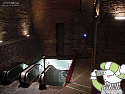 いくつか乗り継いでいって、最も雰囲気のある場所がここですぅ～