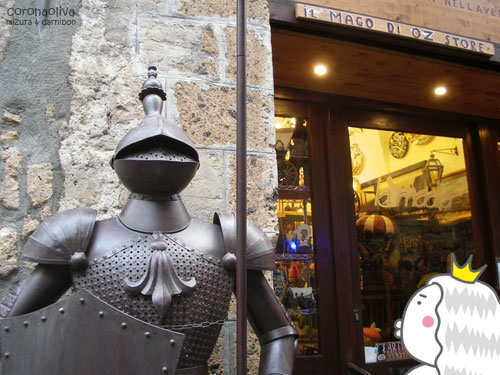 「カーニボン、またもや甲冑ですぅ」「ミヅーラさまはアホがつくほど甲冑がお好きですねぇ」