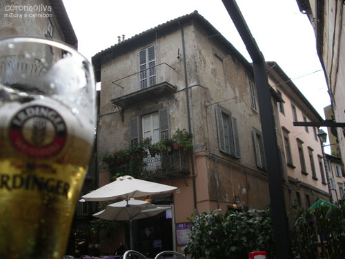 「寒いのになぜ外でビッラですかミヅーラさまぁ（寒）」「ワタクシもわかりませんカーニボーン～（寒）」