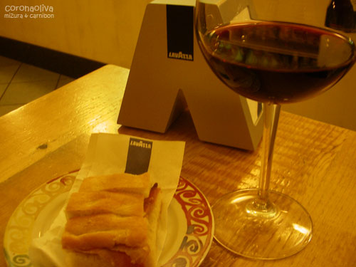 と、その前に帰り道で一杯～。帰りは徒歩で坂を下りましたよぉ