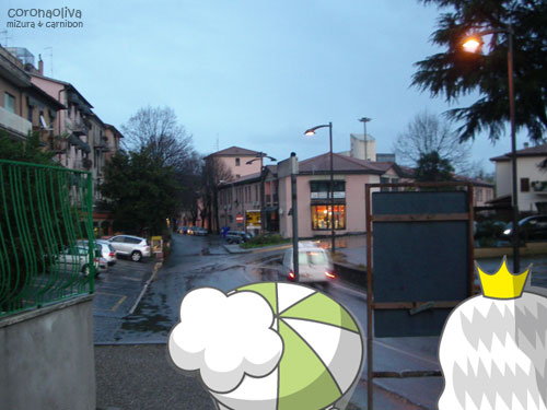 まだ薄暗い中を駅へ向かいますよぉ